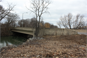 W. Lincoln Avenue over the Kinnickinnic River, a NA (unknown or not a building) bridge, built in Milwaukee, Wisconsin in 1996.