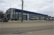 2217 S 1ST ST, a Astylistic Utilitarian Building industrial bldg/manufacturing facility, built in Milwaukee, Wisconsin in 1915.