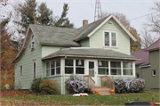 645 8TH ST, a Gabled Ell house, built in Reedsburg, Wisconsin in 1900.