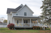 345 LAUREL ST, a Queen Anne house, built in Reedsburg, Wisconsin in 1900.