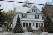547 LAVALLE ST, a Queen Anne house, built in Reedsburg, Wisconsin in 1910.
