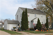 611 PLUM ST, a Colonial Revival/Georgian Revival house, built in Reedsburg, Wisconsin in 1940.