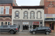 127 E MAIN ST, a Italianate retail building, built in Reedsburg, Wisconsin in 1873.