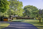 401 E BRADLEY RD, a Contemporary house, built in Fox Point, Wisconsin in 1960.