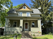 933 CAMERON AVE, a Side Gabled carriage house, built in La Crosse, Wisconsin in 1883.
