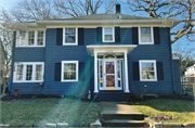 2135 CHAMBERLAIN AVE, a Colonial Revival/Georgian Revival house, built in Madison, Wisconsin in 1923.