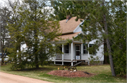 2561 West 9th St, a Queen Anne house, built in Oshkosh, Wisconsin in 1910.