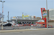 3131 S 27TH ST, a Contemporary restaurant/supper club, built in Milwaukee, Wisconsin in 1942.