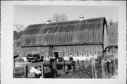 10897 JANCING AVE, a Astylistic Utilitarian Building barn, built in Wells, Wisconsin in 1920.