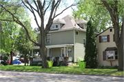 68 E WALWORTH AVE, a American Foursquare house, built in Delavan, Wisconsin in 1903.