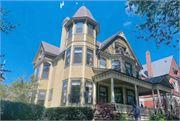 2723 N SUMMIT AVE, a Queen Anne house, built in Milwaukee, Wisconsin in 1894.