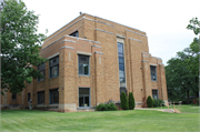 108 W NEW YORK AVE, a Art Deco school – elem/middle/jr high/high, built in Oshkosh, Wisconsin in 1902.