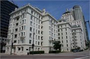 925 E WELLS ST, a Neoclassical/Beaux Arts apartment/condominium, built in Milwaukee, Wisconsin in 1908.