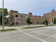 2801 W WISCONSIN AVE, a Contemporary live-in care facility/sanitarium, built in Milwaukee, Wisconsin in 1969.