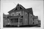 100 S BENTON 100 S BENTON, a Queen Anne house, built in Sparta, Wisconsin in 1900.