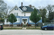 401 11th St (1100 College Ave), a Craftsman house, built in Racine, Wisconsin in 1908.
