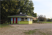 641 N LUDINGTON ST, a Astylistic Utilitarian Building restaurant/supper club, built in Columbus, Wisconsin in 1968.