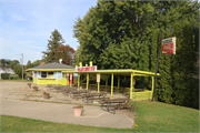 641 N LUDINGTON ST, a Astylistic Utilitarian Building restaurant/supper club, built in Columbus, Wisconsin in 1968.