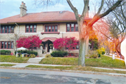 2726 E LINNWOOD AVE, a Prairie School house, built in Milwaukee, Wisconsin in 1912.