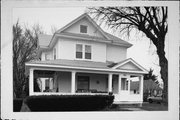 801 JEFFERSON AVE, a Queen Anne house, built in Sparta, Wisconsin in 1900.