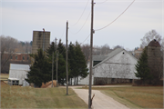 1055 ARROWHEAD RD 1055 ARROWHEAD RD, a Astylistic Utilitarian Building barn, built in Grafton, Wisconsin in 1910.