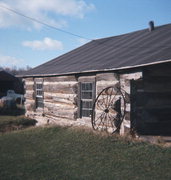 W OFF SECTION LINE RD (33-34) JUST S OF COUNTY HIGHWAY F, CA 2 M E OF STATE HIGHWAY 32, a Side Gabled resort/camp building, built in Lakewood, Wisconsin in 1880.