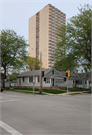 2525 S SHORE DR, a Contemporary apartment/condominium, built in Milwaukee, Wisconsin in 1964.