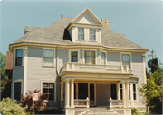 2506 E LOCUST ST, a Colonial Revival/Georgian Revival house, built in Milwaukee, Wisconsin in 1901.