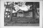 PINE ISLE RD, a Side Gabled resort/camp building, built in Three Lakes, Wisconsin in 1925.