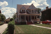 321 W PROSPECT AVE, a Shingle Style house, built in Appleton, Wisconsin in 1902.