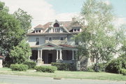 335 W PROSPECT AVE, a Colonial Revival/Georgian Revival house, built in Appleton, Wisconsin in 1904.