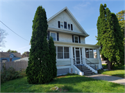 633 MILTON AVE 633 MILTON AVE, a American Foursquare house, built in Janesville, Wisconsin in 2003.