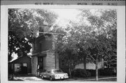 402 E NORTH ST, a Queen Anne house, built in Appleton, Wisconsin in 1906.
