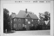 211 S OAK ST, a Queen Anne rectory/parsonage, built in Appleton, Wisconsin in 1896.