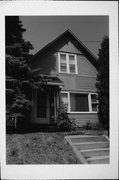 911 CROOKS AVE, a Front Gabled house, built in Kaukauna, Wisconsin in 1901.