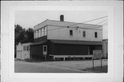 302 MILL ST, a Astylistic Utilitarian Building brewery/distillery/winery, built in New London, Wisconsin in 1910.