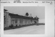 313 WOLF RIVER DR, a Astylistic Utilitarian Building industrial bldg/manufacturing facility, built in New London, Wisconsin in 1918.