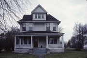 842 W Grand Ave, a Queen Anne house, built in Port Washington, Wisconsin in 1900.