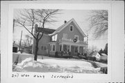W60 N629 JEFFERSON AVE, a Queen Anne house, built in Cedarburg, Wisconsin in 1910.
