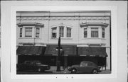 W62 N620 WASHINGTON AVE, a Commercial Vernacular retail building, built in Cedarburg, Wisconsin in 1913.