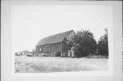 10129 N SWAN RD, a Astylistic Utilitarian Building barn, built in Mequon, Wisconsin in 1895.