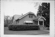 250 W CHESTNUT ST 250 W CHESTNUT ST, a Bungalow house, built in Port Washington, Wisconsin in 1920.