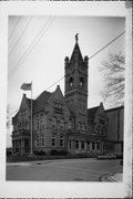 109 W Main St, a Romanesque Revival courthouse, built in Port Washington, Wisconsin in 1902.