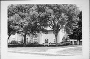 116 GRAND AVE, a Contemporary apartment/condominium, built in Thiensville, Wisconsin in 1986.