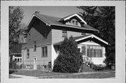 521 E MAPLE ST, a Craftsman house, built in River Falls, Wisconsin in 1916.