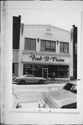 1019 MAIN ST, a Prairie School retail building, built in Stevens Point, Wisconsin in 1915.