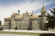 1425 N WISCONSIN ST (1425 N MAIN ST), a Queen Anne elementary, middle, jr.high, or high, built in Racine, Wisconsin in 1883.