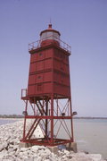 REICHERT CT, NORTH PIER AT ENTRANCE TO RACINE HARBOR, a Queen Anne lifesaving station facility/lighthouse, built in Racine, Wisconsin in 1866.