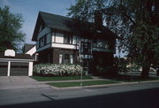 406 16TH ST, a Craftsman house, built in Racine, Wisconsin in 1907.