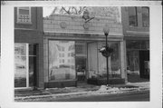 405 6TH ST, a Commercial Vernacular retail building, built in Racine, Wisconsin in 1930.